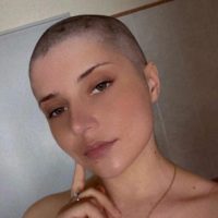 Lavinia continuă tratamentul mergând periodic în Italia