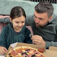 Prima iesire la pizza