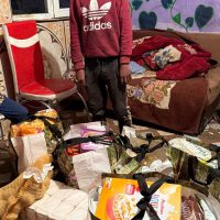 Plase pline cu alimente pentru Sebastian si fratii lui