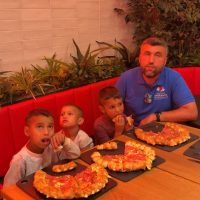 O iesire la pizza si o zi frumoasa pentru Andrei, David, Nicolas si Maria