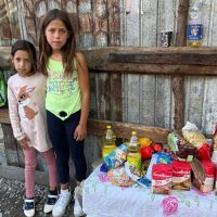 Alimente pentru Elena si cei sase frati ai ei