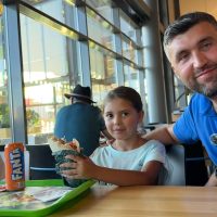 O iesire la shaorma si multa bucurie pentru Monica si Madalina Otelas