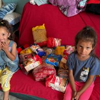 Mia si familia ei au acum alimente pentru zilele urmatoare
