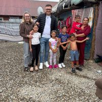 Alimente, jucarii si sprijin financiar pentru familia Otelas